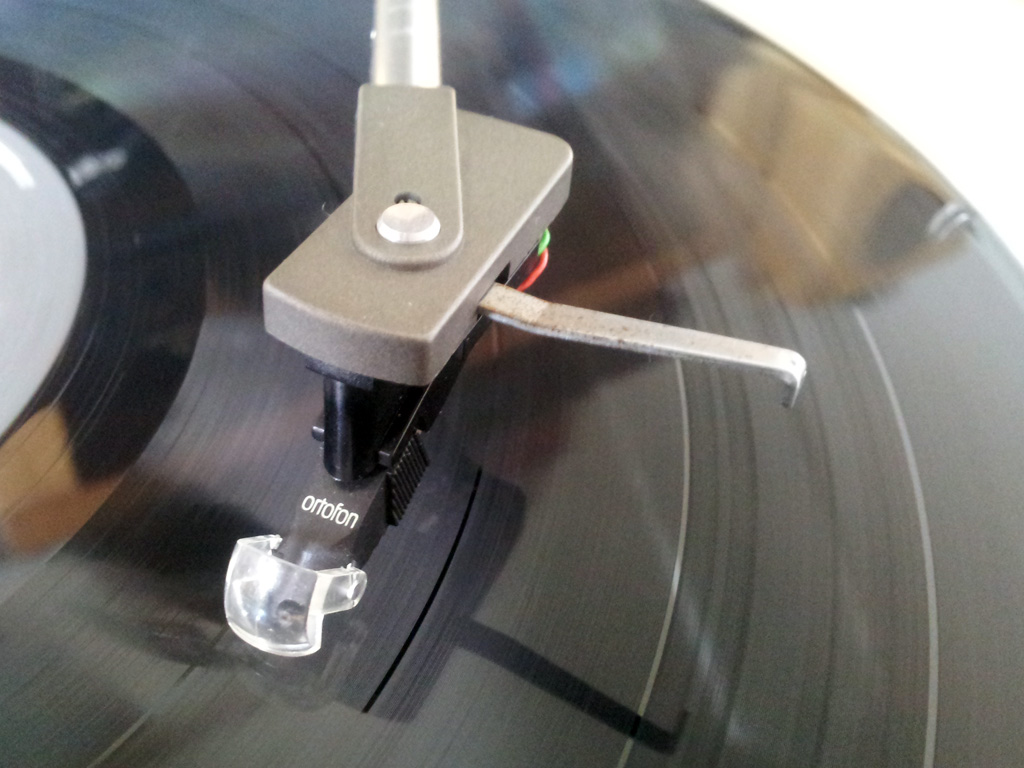 Close-up of cartridge and stylus installation